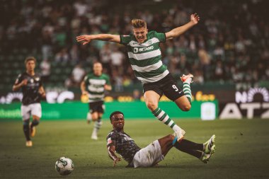 Jobson de Brito Gonzaga, Viktor Gyokeres Liga Portekiz 'de 23 / 24 Estadio Jose Alvalade, Lizbon, Portekiz' de Sporting CP ve Moreirense FC arasında oynanan maçta. (Maciej Rogowski)