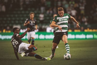 Jobson de Brito Gonzaga, Viktor Gyokeres Liga Portekiz 'de 23 / 24 Estadio Jose Alvalade, Lizbon, Portekiz' de Sporting CP ve Moreirense FC arasında oynanan maçta. (Maciej Rogowski)