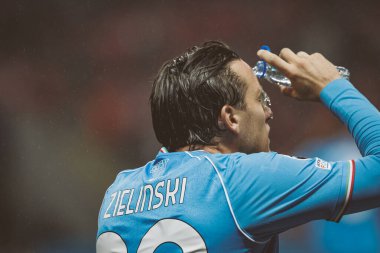 Piotr Zielinski UEFA Şampiyonlar Ligi 2023 / 24 maçında SC Braga ve SSC Napoli arasında Estadio Municipal de Braga, Portekiz 'de oynandı. (Maciej Rogowski)