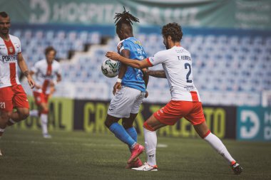 Cle Andrade, Tiago Ferreira Liga Portekiz maçında CF OS Belenses ve UD Leiria arasında Estadio Restelo, Belem, Lizbon, Portekiz 'de oynanacak. (Maciej Rogowski)