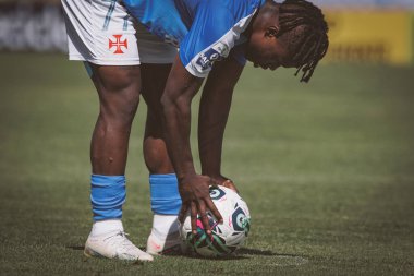 Cle Andrade, Tiago Ferreira Liga Portekiz maçında CF OS Belenses ve UD Leiria arasında Estadio Restelo, Belem, Lizbon, Portekiz 'de oynanacak. (Maciej Rogowski)