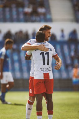 Jair Matheus, Liga Portekiz 'deki CF OS Belenses ile Estadio Restelo, Belem, Lizbon, Portekiz' deki UD Leiria arasındaki 23 / 24 maçında attığı golü kutluyor. (Maciej Rogowski)