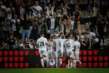 Mattheus Oliveira, Liga Portugal Betclic maçında SC Farense ile Sao Luis, Faro 'daki Sporting CP arasında attığı 23 / 24' lük golü kutluyor. (Maciej Rogowski)