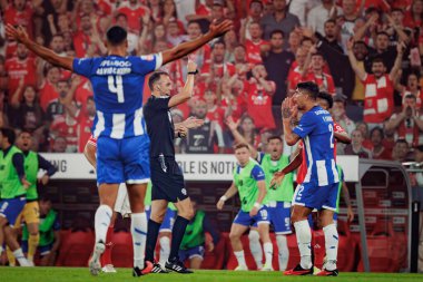 Lizbon 'daki Estadio Da Luz' da oynayan SL Benfica ile FC Porto arasında oynanan Liga Portekiz Betclic maçında Fabio Cardoso kırmızı kart aldı. (Maciej Rogowski)