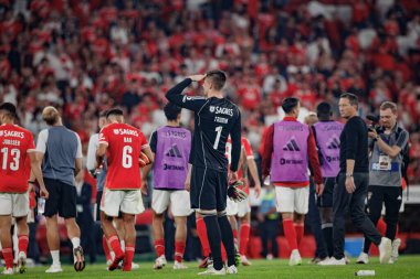 Benfica oyuncuları, Lizbon 'un Estadio Da Luz kentinde oynanan Liga Portekiz Betclic maçında SL Benfica ile FC Porto arasında oynanan 23 / 24' lük maçı kazandıktan sonra kutlama yaptılar. (Maciej Rogowski)