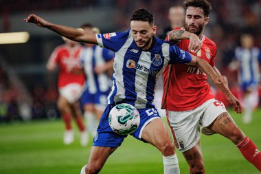 Liga Portekiz Betclic maçında Porto ve Rafa Silva 'dan Joao Mario SL Benfica ve FC Porto arasında Estadio Da Luz, Lizbon' da oynandı. (Maciej Rogowski)