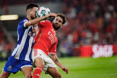 Liga Portekiz Betclic maçında Porto ve Rafa Silva 'dan Joao Mario SL Benfica ve FC Porto arasında Estadio Da Luz, Lizbon' da oynandı. (Maciej Rogowski)