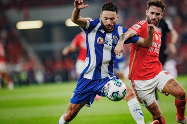 Liga Portekiz Betclic maçında Porto ve Rafa Silva 'dan Joao Mario SL Benfica ve FC Porto arasında Estadio Da Luz, Lizbon' da oynandı. (Maciej Rogowski)