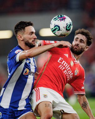 Liga Portekiz Betclic maçında Porto ve Rafa Silva 'dan Joao Mario SL Benfica ve FC Porto arasında Estadio Da Luz, Lizbon' da oynandı. (Maciej Rogowski)