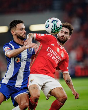 Liga Portekiz Betclic maçında Porto ve Rafa Silva 'dan Joao Mario SL Benfica ve FC Porto arasında Estadio Da Luz, Lizbon' da oynandı. (Maciej Rogowski)