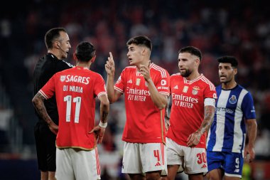 Joao Pinheiro, Antonio Silva Liga Portekiz Betclic maçında 23 / 24 SL Benfica ve FC Porto arasında Estadio Da Luz, Lizbon 'da oynandı. (Maciej Rogowski)