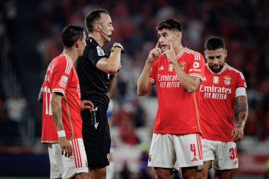 Joao Pinheiro, Antonio Silva Liga Portekiz Betclic maçında 23 / 24 SL Benfica ve FC Porto arasında Estadio Da Luz, Lizbon 'da oynandı. (Maciej Rogowski)