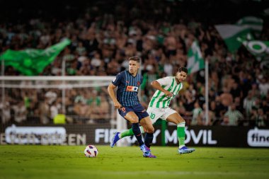 Gabriel Paulista, La Liga maçında Ayoze Perez Real Betis ve Valencia CF arasında Estadio Benito Villamarin, Seville 'de. (Maciej Rogowski)