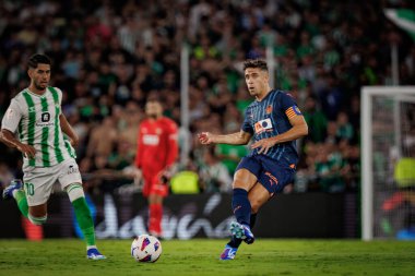 Gabriel Paulista, La Liga maçında Ayoze Perez Real Betis ve Valencia CF arasında Estadio Benito Villamarin, Seville 'de. (Maciej Rogowski)