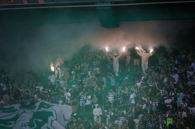 UEFA Avrupa Ligi 'ndeki taraftarlar, Portekiz' in başkenti Lizbon 'daki Estadio Jose Alvalade' de Sporting CP ile Atalanta BC arasında oynanan 23 / 24 maçını izliyorlar. (Maciej Rogowski)