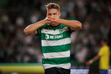 Viktor Gyokeres, Liga Portekiz Betclic maçında attığı 23 / 24 'lük golle Estadio Jose Alvalade, Lizbon, Portekiz' de Sporting CP ve FC Arouca arasında oynanan maçı kutluyor. (Maciej Rogowski)