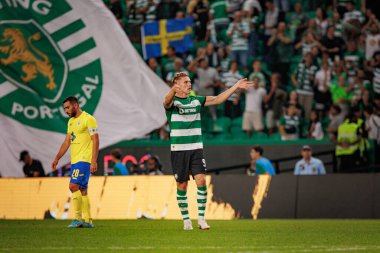Viktor Gyokeres, Liga Portekiz Betclic maçında attığı 23 / 24 'lük golle Estadio Jose Alvalade, Lizbon, Portekiz' de Sporting CP ve FC Arouca arasında oynanan maçı kutluyor. (Maciej Rogowski)