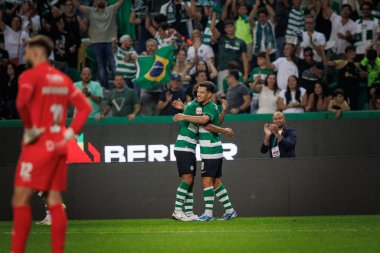 Sporcu Oyuncuları, Liga Portugal Betclic 'in Portekiz' in Estadio Jose Alvalade, Lizbon, Portekiz 'deki Sporting CP ve FC Arouca arasında oynadığı 23 / 24 maçında Hidemasa Morita' nın attığı gol sonrasında kutluyor. (Maciej Rogowski)