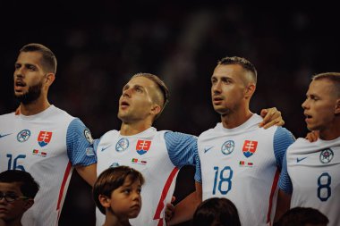 Portekiz ve Slovakya milli takımları arasında Estadio do Dragao, Porto 'da oynanan UEFA Euro 2024 eleme maçında David Hancko, Peter Pekarik, Ivan Schranz, Ondrej Duda marş söyleyecek. (Maciej Rogowski)