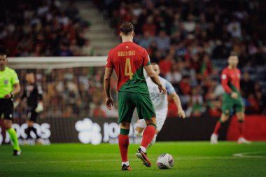 Ruben Dias UEFA Euro 2024 eleme maçında Portekiz ve Slovakya milli takımları arasında Estadio do Dragao, Porto 'da oynandı. (Maciej Rogowski)