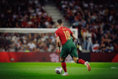 Portekiz ve Slovakya milli takımları arasında Estadio do Dragao, Porto 'da oynanan UEFA Euro 2024 eleme maçı sırasında Diogo Dalot. (Maciej Rogowski)