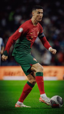 UEFA Euro 2024 eleme maçı sırasında Portekiz ve Slovakya milli takımları arasında Estadio do Dragao, Porto 'da oynanan Cristiano Ronaldo. (Maciej Rogowski)