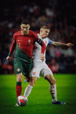 Cristiano Ronaldo, Tomas Suslov UEFA Euro 2024 eleme maçında Portekiz ve Slovakya milli takımları arasında Estadio do Dragao, Porto 'da oynandı. (Maciej Rogowski)