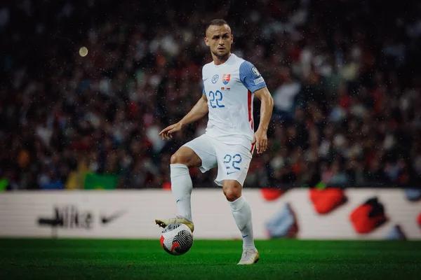 UEFA Euro 2024 eleme maçı sırasında Portekiz ve Slovakya milli takımları arasında Estadio do Dragao, Porto 'da oynanan Stanislav Lobotka. (Maciej Rogowski)