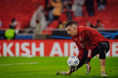 Anatoliy Trubin UEFA Şampiyonlar Ligi sırasında SL Benfica ile Real Sociedad arasında oynanan 23 / 24 maçında Estadio Da Luz, Lizbon, Portekiz 'de. (Maciej Rogowski)