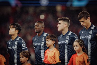 Real Sociedad 'ın oyuncuları UEFA Şampiyonlar Ligi' nde SL Benfica ve Real Sociedad arasında oynanan 23 / 24 maçında Estadio Da Luz, Lizbon, Portekiz 'de. (Maciej Rogowski)