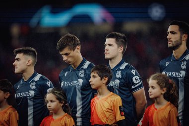Real Sociedad 'ın oyuncuları UEFA Şampiyonlar Ligi' nde SL Benfica ve Real Sociedad arasında oynanan 23 / 24 maçında Estadio Da Luz, Lizbon, Portekiz 'de. (Maciej Rogowski)