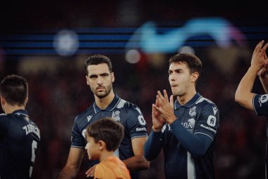 Mikel Merino, Martin Zubimendi UEFA Şampiyonlar Ligi 'nde 23 / 24 SL Benfica ve Real Sociedad arasında Estadio Da Luz, Lizbon, Portekiz' de oynanan maçta. (Maciej Rogowski) 