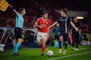 Joao Neves, Aihen Munoz UEFA Şampiyonlar Ligi sırasında 23 / 24 SL Benfica ile Real Sociedad arasında Estadio Da Luz, Lizbon, Portekiz 'de oynandı. (Maciej Rogowski)