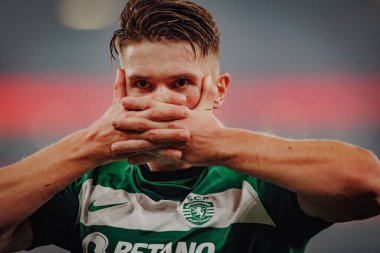 Viktor Gyokeres, Portekiz 'in Lizbon kenti Estadio Da Luz' da oynayan SL Benfica ile Sporting CP arasında oynanan Liga Portekiz maçında attığı 23 / 24 'lük golü kutluyor. (Maciej Rogowski)