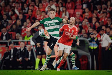Viktor Gyokeres, Fredrik Aursnes Liga Portekiz maçında SL Benfica ile Estadio Da Luz, Lizbon, Portekiz 'deki Sporting CP arasında 23 / 24 maç yaptı. (Maciej Rogowski)