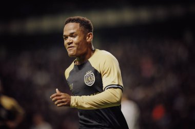 Geny Catamo, Liga Portugal maçında Boavista FC ile Estadio do Bessa Seculo XXI, Porto, Portekiz 'deki Sporting CP arasında attığı 23 / 24' lük golü kutluyor. (Maciej Rogowski)