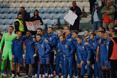 Hollanda 'nın oyuncuları, Gibraltar ve Hollanda milli takımları Estadio Algarve, Loule, Faro, Portekiz milli takımları arasında oynanan UEFA Euro 2024 ön eleme maçında taraftarlarıyla kutlama yaptılar. (Maciej Rogowski)
