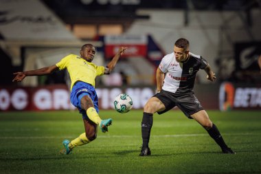 Bruno Duarte, Eboue Kouassi Liga Portekiz maçında SC Farense ile FC Arouca, Estadio de Sao Luis, Faro, Portekiz arasında 23 / 24 maça çıktı. (Maciej Rogowski)