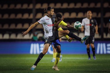 Mattheus Oliveira, Morlaye Sylla Liga Portekiz maçında SC Farense ile FC Arouca, Estadio de Sao Luis, Faro, Portekiz arasında 23 / 24 maç yaptı. (Maciej Rogowski)