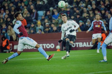 Ernest Muci, UEFA Avrupa Konferans Ligi 'nde Aston Villa FC ve Legia Warszawa arasında oynanan 23 / 24 maçında Birmingham, İngiltere' deki Villa Park 'ta gol attı. (Maciej Rogowski)