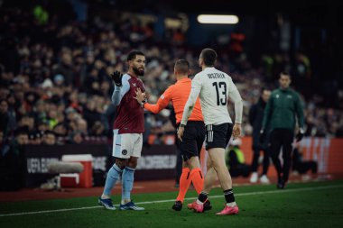 Douglas Luiz, Pawel Wszolek UEFA Avrupa Konferans Ligi 'nde Aston Villa FC ile Legia Warszawa arasında oynanan maçta Birmingham, Villa Park' ta yer aldı. (Maciej Rogowski)