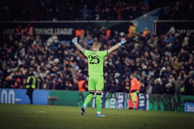 Robin Olsen, UEFA Avrupa Konferans Ligi 'nde Aston Villa FC ile Legia Warszawa arasında oynanan 23 / 24' lük maçta Alex Moreno 'nun attığı gol sonrasında Birmingham, Villa Park' ta oynanan maçı kutluyor. (Maciej Rogowski)