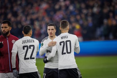 Josue Pesqueira, Ernest Muci UEFA Avrupa Konferans Ligi 'nde Aston Villa FC ile Legia Warszawa arasında oynanan maçta Birmingham, Villa Park' ta oynandı. (Maciej Rogowski)