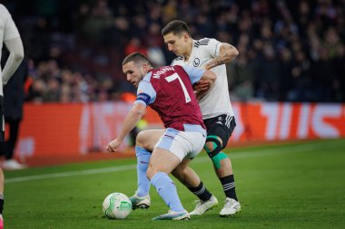 John McGinn, Bartosz Slisz UEFA Avrupa Konferans Ligi 'nde Aston Villa FC ile Legia Warszawa arasında oynanan maçta Birmingham, Villa Park' ta. (Maciej Rogowski)