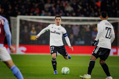 Josue Pesqueira, UEFA Avrupa Konferans Ligi 'nde Aston Villa FC ile Legia Warszawa arasında oynanan 23 / 24' lük maç sırasında Birmingham, İngiltere 'de Villa Park' ta oynandı. (Maciej Rogowski)