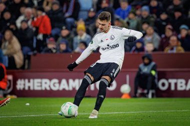 Ernest Muci UEFA Avrupa Konferans Ligi 'nde Aston Villa FC ile Legia Warszawa arasında oynanan 23 / 24 maçında Birmingham, İngiltere' de Villa Park 'ta oynandı. (Maciej Rogowski)