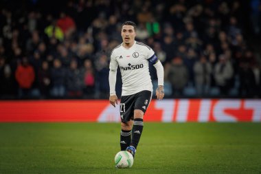 Josue Pesqueira, UEFA Avrupa Konferans Ligi 'nde Aston Villa FC ile Legia Warszawa arasında oynanan 23 / 24' lük maç sırasında Birmingham, İngiltere 'de Villa Park' ta oynandı. (Maciej Rogowski)