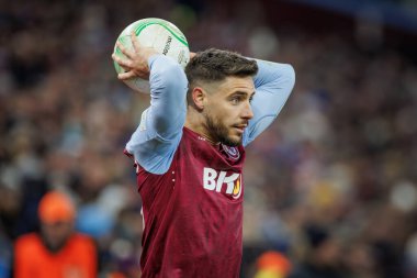 Alex Moreno UEFA Avrupa Konferans Ligi 'nde Aston Villa FC ile Legia Warszawa arasında oynanan maçta Birmingham' daki Villa Park 'ta oynadı. (Maciej Rogowski)