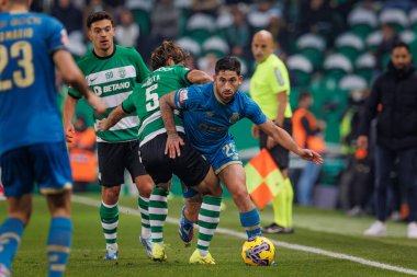 Hidemasa Morita, Liga Portekiz 'de Liga CP ile FC Porto, Estadio Jose Alvalade, Lizbon, Portekiz arasında oynanan 23 / 24 maçında Varela ile düello yaptı. (Maciej Rogowski)