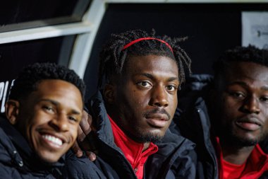 Ronaldo Tavares, Liga Portekiz maçında Andre ve Regis Ndo arasında SC Farense ile CF Estrela Amadora, Estadio de Sao Luis, Faro, Portekiz arasında oynanan 23 / 24 maçında. (Maciej Rogowski)